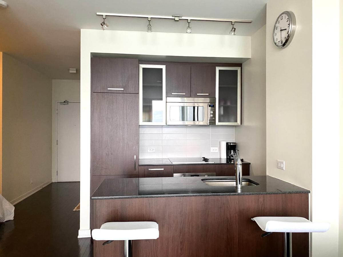 Cozy 2 Bedroom Free Parking Downtown Toronto 1Min Scotiabank Arena Tff Cn Tower Rogers Centre Union Station Exterior foto