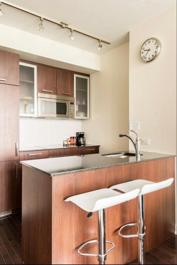 Cozy 2 Bedroom Free Parking Downtown Toronto 1Min Scotiabank Arena Tff Cn Tower Rogers Centre Union Station Exterior foto